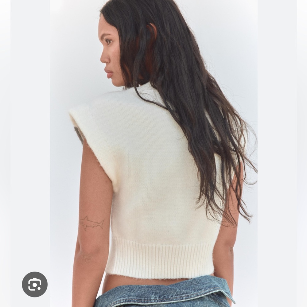 ZARA Two-Tone Knit Cropped Sweater Vest - Picture 7 of 10